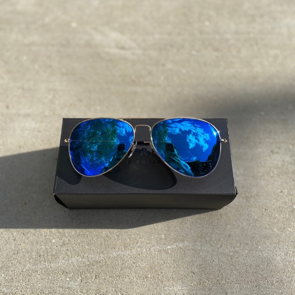 🕶 UNISEX Privé Revaux The Commando Sunglasses 🕶 - Picture 2 of 8